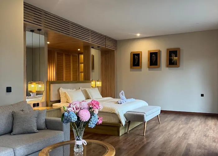 Family Haven 6br Luxe In Berawa, Canggu