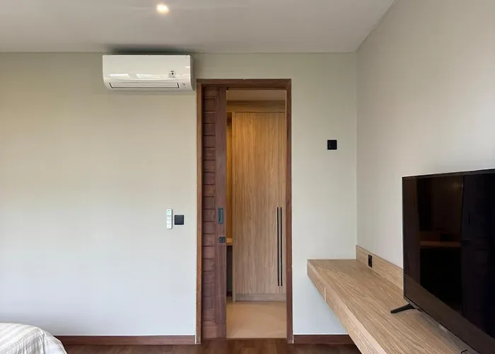 Family Haven 6br Luxe In Berawa, Ferienhaus Canggu