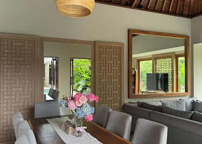 Family Haven 6br Luxe In Berawa, Ferienhaus Canggu