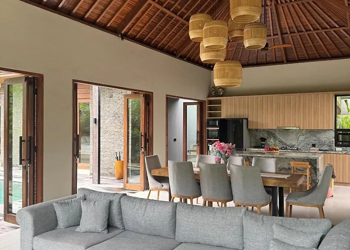 Family Haven 6br Luxe In Berawa, Ferienhaus Canggu