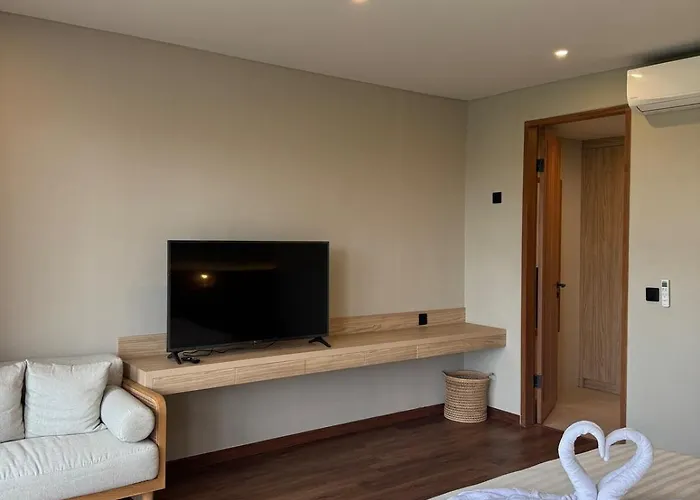 Family Haven 6br Luxe In Berawa, Canggu
