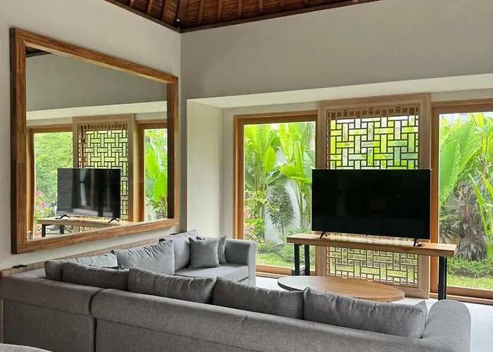 Family Haven 6br Luxe In Berawa, Canggu
